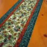 Pine Cones Quilted Table Ru..